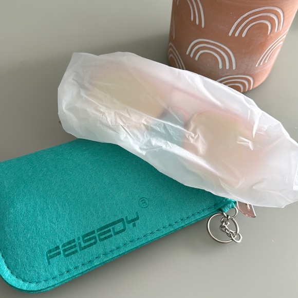 Sunglasses - Picture 3 of 3